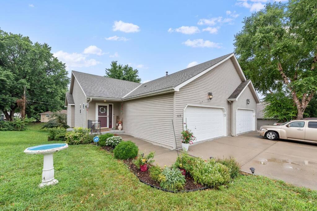 Beautiful Townhome, 11 Minutes To Downtown, Kcmo. Kansas City Exterior foto