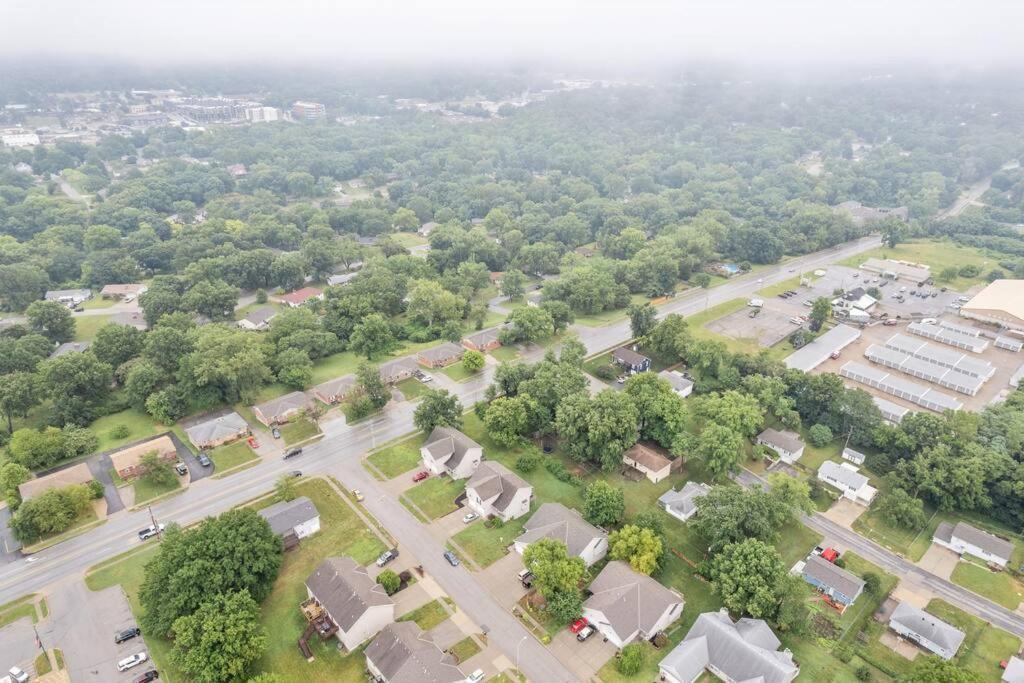 Beautiful Townhome, 11 Minutes To Downtown, Kcmo. Kansas City Exterior foto