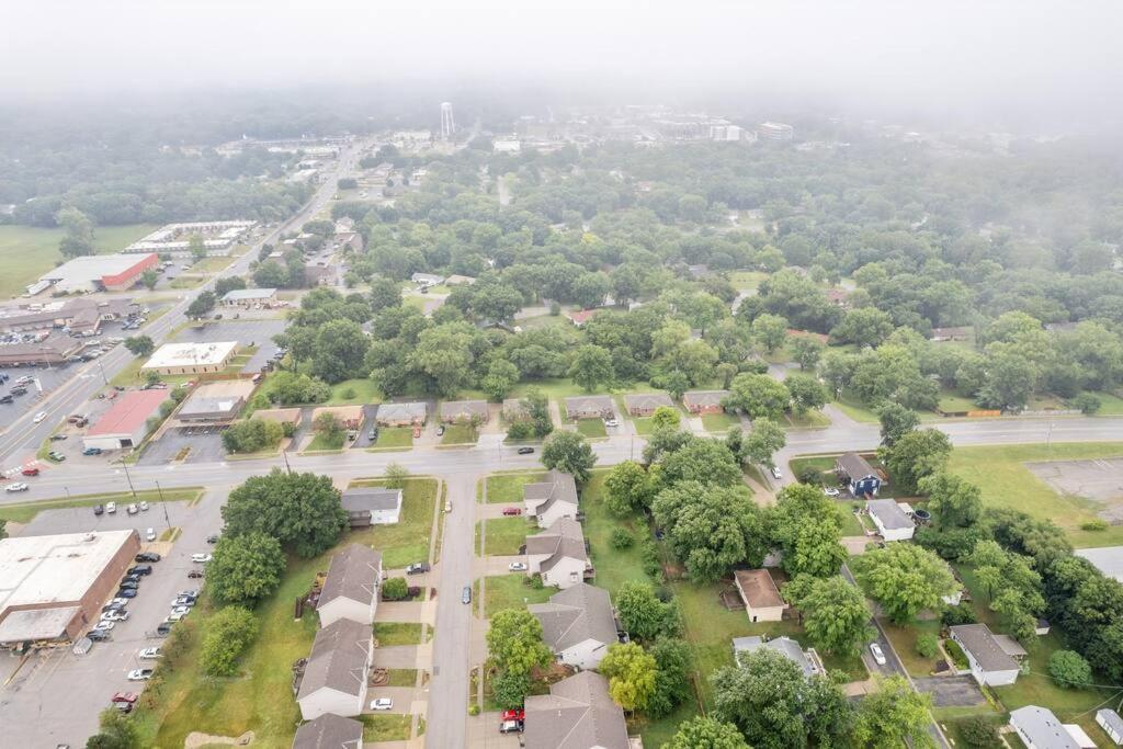 Beautiful Townhome, 11 Minutes To Downtown, Kcmo. Kansas City Exterior foto