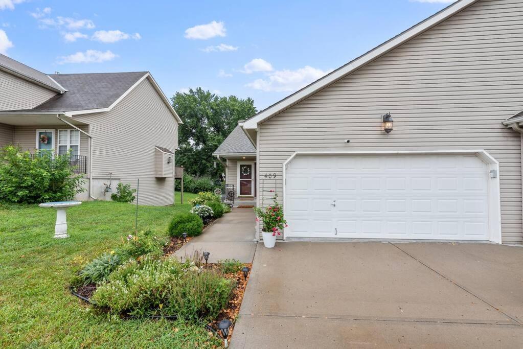 Beautiful Townhome, 11 Minutes To Downtown, Kcmo. Kansas City Exterior foto