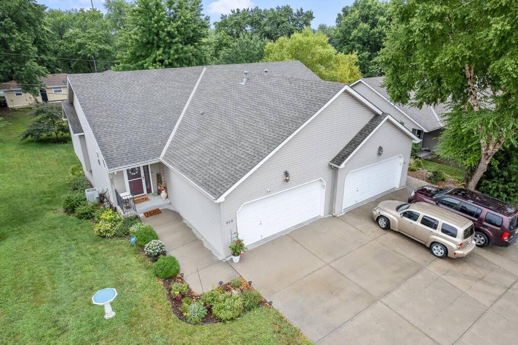 Beautiful Townhome, 11 Minutes To Downtown, Kcmo. Kansas City Exterior foto